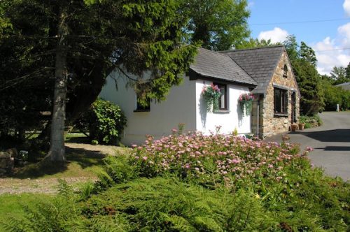 Dinas Country Club self catering cottages available to rent