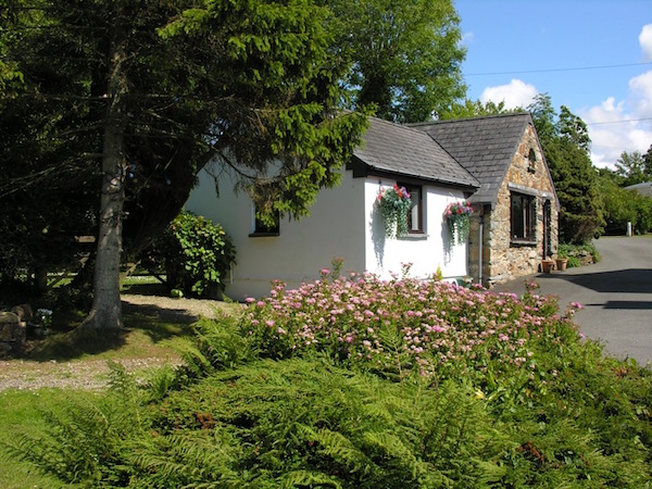 Dinas Country Club self catering cottages available to rent
